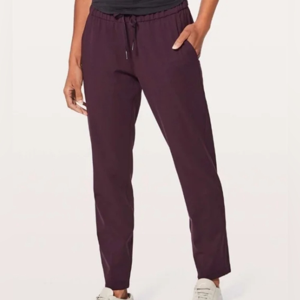 Lululemon On The Fly Pant 28"  in Black Cherry color, Size 8